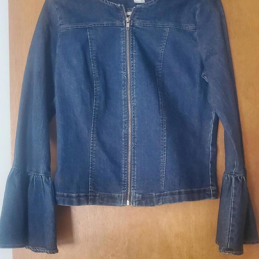 VENUS Super Nice Fitted Denim Bell Sleeve Zip Front Jacket, Stretchy Size XS